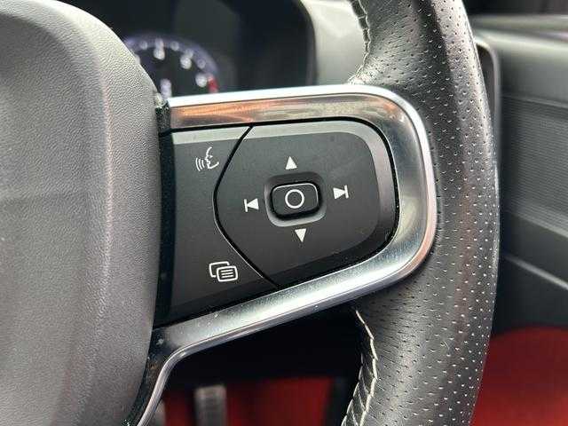 ボルボ ＸＣ４０ T4 AWD Rデザイン 埼玉県 2020(令2)年 3.9万km パール ワンオーナー　/ハーフレザーシート　/純正ナビゲーション　/地デジ　/ブラックルーフ　/純正１９インチアルミホイール　/パワーバックドア　/ＬＥＤヘッドライト　/ルーフレール