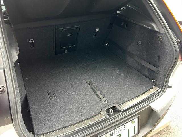 ボルボ ＸＣ４０ T4 AWD Rデザイン 埼玉県 2020(令2)年 3.9万km パール ワンオーナー　/ハーフレザーシート　/純正ナビゲーション　/地デジ　/ブラックルーフ　/純正１９インチアルミホイール　/パワーバックドア　/ＬＥＤヘッドライト　/ルーフレール