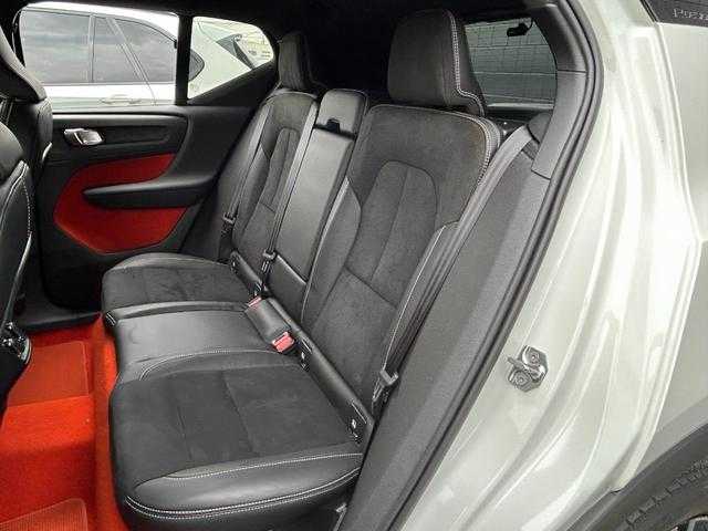 ボルボ ＸＣ４０ T4 AWD Rデザイン 埼玉県 2020(令2)年 3.9万km パール ワンオーナー　/ハーフレザーシート　/純正ナビゲーション　/地デジ　/ブラックルーフ　/純正１９インチアルミホイール　/パワーバックドア　/ＬＥＤヘッドライト　/ルーフレール