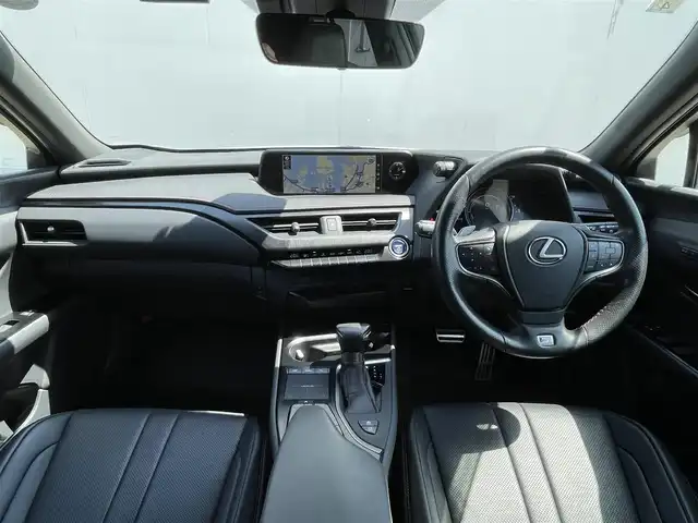 レクサス ＵＸ 250h Fスポーツ 東京都 2019(平31)年 3.5万km ホワイトノーヴァガラスフレーク Lexus Safety System ＋/・プリクラッシュセーフティ/・レーントレーシングアシスト［LTA］/・オートマチックハイビーム［AHB］/・アダプティブハイビームシステム［AHS］/・レーダークルーズコントロール（全車速追従機能付）/・ロードサインアシスト［RSA］/ムーンルーフ（チルト&アウタースライド式）/ルーフレール/ブラインドスポットモニター［BSM］/パノラミックビューモニター/パワーイージーアクセスシステム/（運転席オートスライドアウェイ&リターンメモリー機能）/ステアリングヒーター
