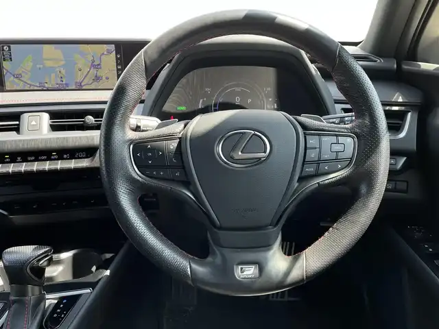 レクサス ＵＸ 250h Fスポーツ 東京都 2019(平31)年 3.5万km ホワイトノーヴァガラスフレーク Lexus Safety System ＋/・プリクラッシュセーフティ/・レーントレーシングアシスト［LTA］/・オートマチックハイビーム［AHB］/・アダプティブハイビームシステム［AHS］/・レーダークルーズコントロール（全車速追従機能付）/・ロードサインアシスト［RSA］/ムーンルーフ（チルト&アウタースライド式）/ルーフレール/ブラインドスポットモニター［BSM］/パノラミックビューモニター/パワーイージーアクセスシステム/（運転席オートスライドアウェイ&リターンメモリー機能）/ステアリングヒーター