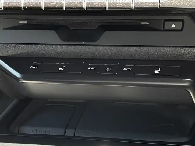 レクサス ＵＸ 250h Fスポーツ 東京都 2019(平31)年 3.5万km ホワイトノーヴァガラスフレーク Lexus Safety System ＋/・プリクラッシュセーフティ/・レーントレーシングアシスト［LTA］/・オートマチックハイビーム［AHB］/・アダプティブハイビームシステム［AHS］/・レーダークルーズコントロール（全車速追従機能付）/・ロードサインアシスト［RSA］/ムーンルーフ（チルト&アウタースライド式）/ルーフレール/ブラインドスポットモニター［BSM］/パノラミックビューモニター/パワーイージーアクセスシステム/（運転席オートスライドアウェイ&リターンメモリー機能）/ステアリングヒーター