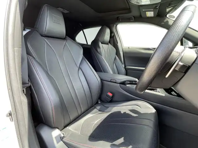 レクサス ＵＸ 250h Fスポーツ 東京都 2019(平31)年 3.5万km ホワイトノーヴァガラスフレーク Lexus Safety System ＋/・プリクラッシュセーフティ/・レーントレーシングアシスト［LTA］/・オートマチックハイビーム［AHB］/・アダプティブハイビームシステム［AHS］/・レーダークルーズコントロール（全車速追従機能付）/・ロードサインアシスト［RSA］/ムーンルーフ（チルト&アウタースライド式）/ルーフレール/ブラインドスポットモニター［BSM］/パノラミックビューモニター/パワーイージーアクセスシステム/（運転席オートスライドアウェイ&リターンメモリー機能）/ステアリングヒーター