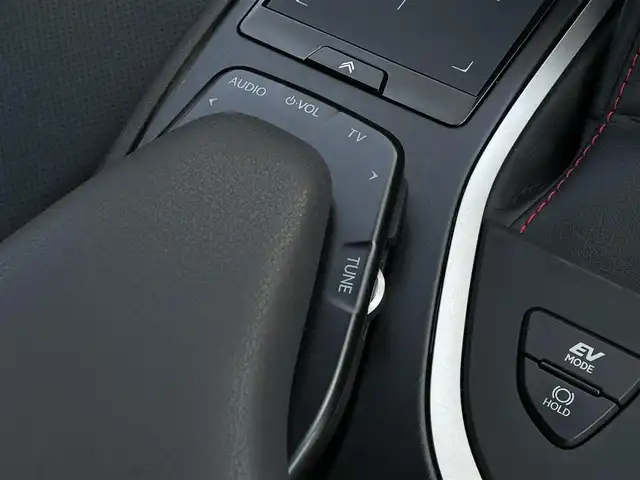 レクサス ＵＸ 250h Fスポーツ 東京都 2019(平31)年 3.5万km ホワイトノーヴァガラスフレーク Lexus Safety System ＋/・プリクラッシュセーフティ/・レーントレーシングアシスト［LTA］/・オートマチックハイビーム［AHB］/・アダプティブハイビームシステム［AHS］/・レーダークルーズコントロール（全車速追従機能付）/・ロードサインアシスト［RSA］/ムーンルーフ（チルト&アウタースライド式）/ルーフレール/ブラインドスポットモニター［BSM］/パノラミックビューモニター/パワーイージーアクセスシステム/（運転席オートスライドアウェイ&リターンメモリー機能）/ステアリングヒーター