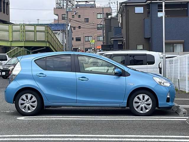 トヨタ アクア S 兵庫県 2014(平26)年 4.1万km クールソーダメタリック 純正SDナビ/フルセグTV/Bluetooth/バックカメラ/プッシュスタート/スマートキー×２/ETC/オートライト/取扱説明書