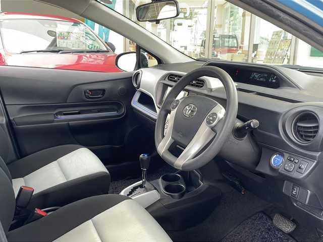 トヨタ アクア S 兵庫県 2014(平26)年 4.1万km クールソーダメタリック 純正SDナビ/フルセグTV/Bluetooth/バックカメラ/プッシュスタート/スマートキー×２/ETC/オートライト/取扱説明書