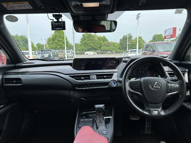 レクサス ＵＸ 250h Fスポーツ 栃木県 2019(令1)年 7.4万km テレーンカーキマイカM レクサスセーフティシステム/純正10.3インチナビ/フルセグTV/DVD/Bluetooth/USB/パノラミックビューモニター/ビルトインETC/前後ドライブレコーダー/赤革シート/前席パワーシート/シートヒーター/エアシート/パワーバックドア/アダプティブクルーズコントロール/スマートキー×2/プッシュスタート/LEDオートライト/純正18インチAW/アイドリングストップ/パドルシフト/ハンドルヒーター/電動格納ミラー