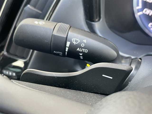 トヨタ クラウン ハイブリッド S Cパッケージ 静岡県 2018(平30)年 1.5万km ホワイトパールクリスタルシャイン トヨタセーフティセンス　/レーダークルコン　　　/純正ナビ　/地デジ　/Ｂカメラ　/ＨＵＤ　/オートホールド　/オートハイビーム　/パドルシフト　/ステアリングスイッチ　　/革巻きステアリング　/純正１７インチＡＷ/スマートキー /スペアキー /保証書/取説