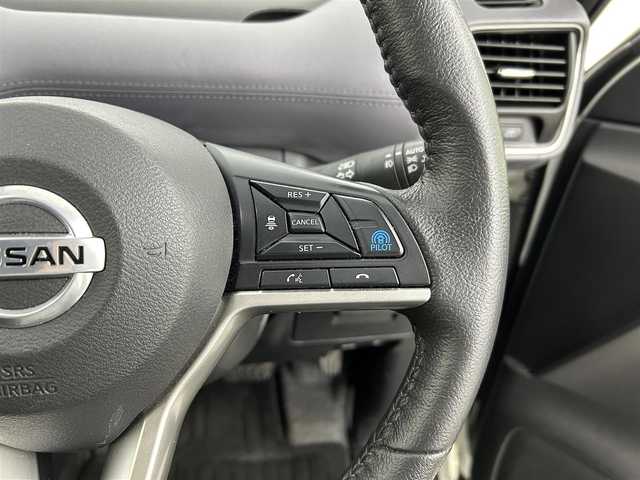 日産 セレナ e－パワー ハイウェイスター V 福岡県 2021(令3)年 2.7万km ブリリアントホワイトパール 2トーン 後席モニター　/純正ナビ　/全方位カメラ　/ＥＴＣ　/前方ドラレコ　/デジタルルームミラー　/ＡＣＣ　/プロパイロット　/コーナーセンサー　/エマージェンシーブレーキ　/レーンキープ　/ＢＳＭ　/両側電動スライドドア　/ＬＥＤ