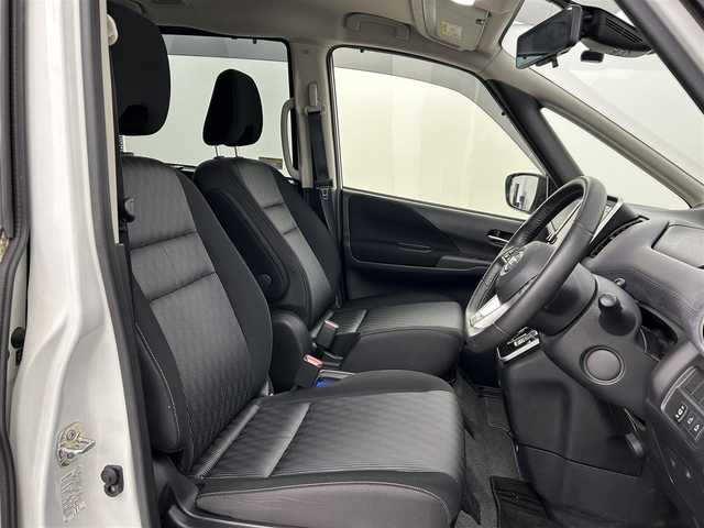 日産 セレナ e－パワー ハイウェイスター V 福岡県 2021(令3)年 2.7万km ブリリアントホワイトパール 2トーン 後席モニター　/純正ナビ　/全方位カメラ　/ＥＴＣ　/前方ドラレコ　/デジタルルームミラー　/ＡＣＣ　/プロパイロット　/コーナーセンサー　/エマージェンシーブレーキ　/レーンキープ　/ＢＳＭ　/両側電動スライドドア　/ＬＥＤ