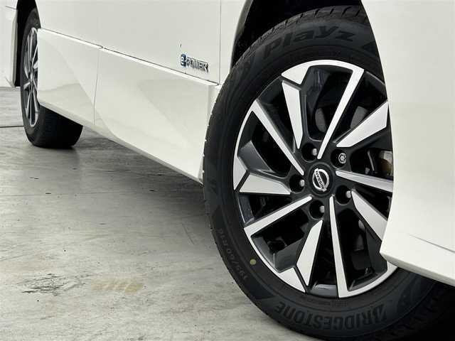 日産 セレナ e－パワー ハイウェイスター V 福岡県 2021(令3)年 2.7万km ブリリアントホワイトパール 2トーン 後席モニター　/純正ナビ　/全方位カメラ　/ＥＴＣ　/前方ドラレコ　/デジタルルームミラー　/ＡＣＣ　/プロパイロット　/コーナーセンサー　/エマージェンシーブレーキ　/レーンキープ　/ＢＳＭ　/両側電動スライドドア　/ＬＥＤ