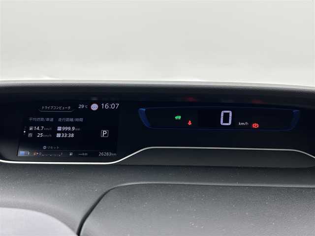 日産 セレナ e－パワー ハイウェイスター V 福岡県 2021(令3)年 2.7万km ブリリアントホワイトパール 2トーン 後席モニター　/純正ナビ　/全方位カメラ　/ＥＴＣ　/前方ドラレコ　/デジタルルームミラー　/ＡＣＣ　/プロパイロット　/コーナーセンサー　/エマージェンシーブレーキ　/レーンキープ　/ＢＳＭ　/両側電動スライドドア　/ＬＥＤ