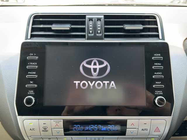 トヨタ ランドクルーザー プラド TX Lパッケージ 山口県 2023(令5)年 3.7万km ホワイトパールクリスタルシャイン ワンオーナー/サンルーフ/純正ナビ/BT/USB/Miracast/全周囲カメラ/ベージュ革シート/前席パワーシート/シートヒーター/エアシート/サードシート電動収納/純正LEDヘッドライト/純正フォグランプ/オートライト/オートハイビーム/社外１７インチアルミホイール/モデリスタエアロ/革巻きステアリング/ステアリングスイッチ/クルーズコントロール/衝突被害軽減ブレーキ/LKA/BSM/横滑り防止/コーナーセンサー/ルーフレール/スマートキー×２/純正フロアマット/純正ドアバイザー/ビルトインETC2.0/電動格納ウインカードアミラー(オート機能付き)