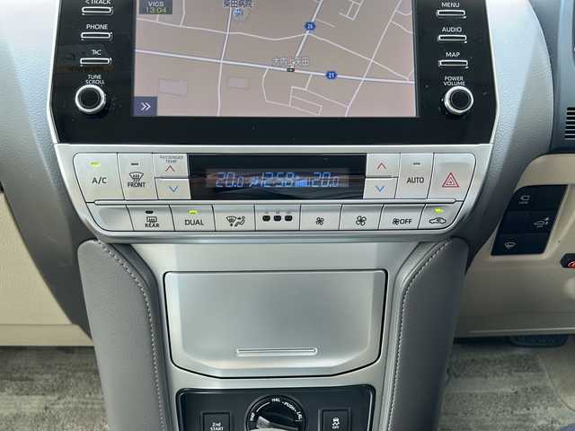 トヨタ ランドクルーザー プラド TX Lパッケージ 山口県 2023(令5)年 3.7万km ホワイトパールクリスタルシャイン ワンオーナー/サンルーフ/純正ナビ/BT/USB/Miracast/全周囲カメラ/ベージュ革シート/前席パワーシート/シートヒーター/エアシート/サードシート電動収納/純正LEDヘッドライト/純正フォグランプ/オートライト/オートハイビーム/社外１７インチアルミホイール/モデリスタエアロ/革巻きステアリング/ステアリングスイッチ/クルーズコントロール/衝突被害軽減ブレーキ/LKA/BSM/横滑り防止/コーナーセンサー/ルーフレール/スマートキー×２/純正フロアマット/純正ドアバイザー/ビルトインETC2.0/電動格納ウインカードアミラー(オート機能付き)