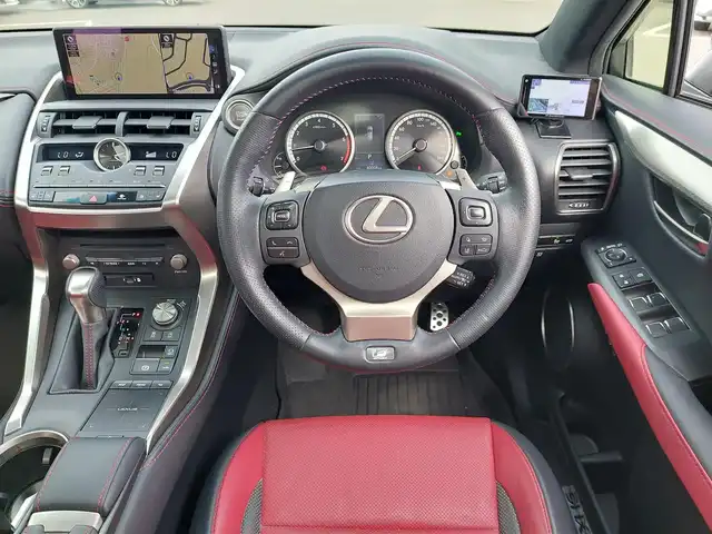 レクサス ＮＸ 300 Fスポーツ 東京都 2019(平31)年 4万km ホワイトノーヴァガラスフレーク ムーンルーフ/ヘッドアップディスプレイ/ルーフレール/3眼LEDヘッドライト/純正ナビ/パノラミックビューモニター/ドライブレコーダー/ETC2.0/シートヒーター/ベンチレーションシート/ステアリングヒーター/パワーバックドア/パドルシフト/Lexus Safety System ＋/・プリクラッシュセーフティ/・レーントレーシングアシスト/・オートマチックハイビーム/・アダプティブハイビームシステム/・レーダークルーズコントロール/・ブラインドスポットモニター