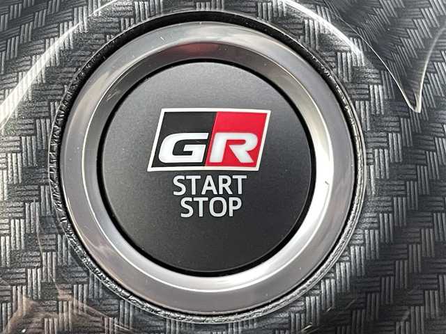 トヨタ ＧＲヤリス RS 山梨県 2021(令3)年 4.1万km エモーショナルレッドⅡ カーボン調ルーフ/運転席RECARO製シート/純正ディスプレイオーディオ/Bluetooth接続/バックカメラ/ETC/前席シートヒーター/ステアリングヒーター/パドルシフト/レーダークルーズコントロール/スペアキー1本/取扱説明書/保証書