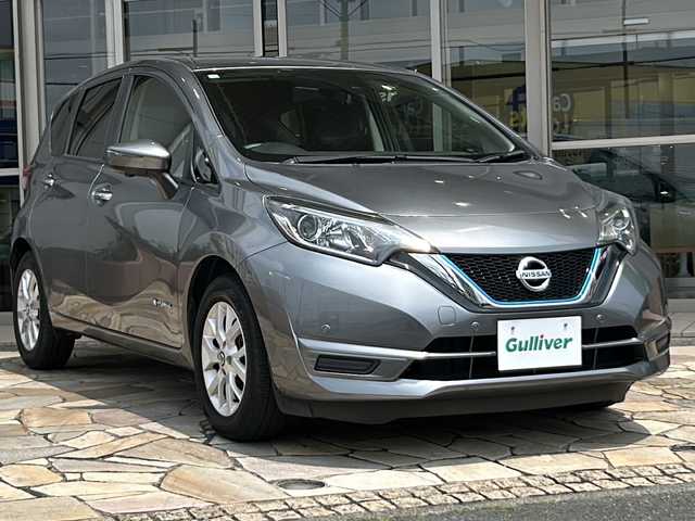 日産 ノート e－パワー X Vセレクション 静岡県 2020(令2)年 5.9万km ダークメタルグレー ケンウッドナビ(カロッツェリア)/・SD/・FM/・AM/・Bluetooth/・iPod/・USB/・CD/DVD/主要装備/・アラウンドビューモニター/・衝突被害軽減システム/・ＥＴＣ/・ＬＥＤヘッドライト/・オートライト/・デジタルインナーミラー/・クリアランスソナー/・１５インチ純正ＡＷ/・レーンキープアシスト/・横滑り防止装置