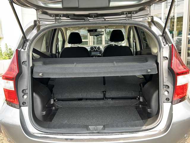 日産 ノート e－パワー X Vセレクション 静岡県 2020(令2)年 5.9万km ダークメタルグレー ケンウッドナビ(カロッツェリア)/・SD/・FM/・AM/・Bluetooth/・iPod/・USB/・CD/DVD/主要装備/・アラウンドビューモニター/・衝突被害軽減システム/・ＥＴＣ/・ＬＥＤヘッドライト/・オートライト/・デジタルインナーミラー/・クリアランスソナー/・１５インチ純正ＡＷ/・レーンキープアシスト/・横滑り防止装置