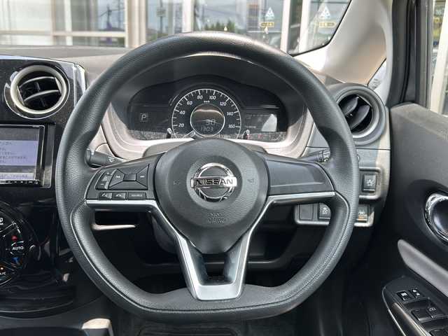 日産 ノート e－パワー X Vセレクション 静岡県 2020(令2)年 5.9万km ダークメタルグレー ケンウッドナビ(カロッツェリア)/・SD/・FM/・AM/・Bluetooth/・iPod/・USB/・CD/DVD/主要装備/・アラウンドビューモニター/・衝突被害軽減システム/・ＥＴＣ/・ＬＥＤヘッドライト/・オートライト/・デジタルインナーミラー/・クリアランスソナー/・１５インチ純正ＡＷ/・レーンキープアシスト/・横滑り防止装置