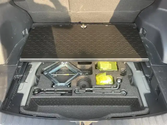 トヨタ ＲＡＶ４ アドベンチャー オフロードPKG 兵庫県 2022(令4)年 3.2万km アティチュードブラックマイカ 純正ＳＤナビ/・Bluetooth/・ＡＭ／ＦＭ/・Miracast/・アップルカープレイ/・アンドロイドオート/ルーフレール/シートヒーター/エアーシート/ステアリングヒーター/ドラレコ/ＥＴＣ/レザーシート/クルーズコントロール/純正AW/純正フロアマット