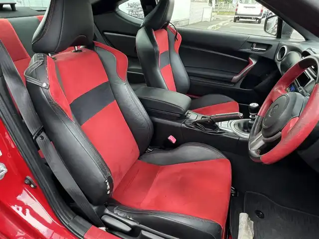 トヨタ ８６ GT リミテッド 三重県 2012(平24)年 13.9万km ライトニングレッド 6速MT/車高調（BLITZ）/フロントエアロ（トラスト）/リアエアロ/リアスポイラー/社外ホイール(RAYS　グラムライツ57CR）/社外オーディオ（Bluetooth/AM/FM/USB）/ドライブレコーダー（前）/ETC/社外エアクリーナー/ハーフレザー/シートヒーター（運転席/助手席）/オートライト/無塗装ディフューザー付同色リアバンパー/マフラーカッター/リアスポイラー/リアフォグランプ/フロアアンダーカバー/革/アルカンターラコンビシート/ウォークイン機構（助手席）/スペアキー