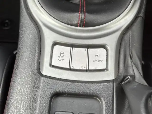 トヨタ ８６ GT リミテッド 三重県 2012(平24)年 13.9万km ライトニングレッド 6速MT/車高調（BLITZ）/フロントエアロ（トラスト）/リアエアロ/リアスポイラー/社外ホイール(RAYS　グラムライツ57CR）/社外オーディオ（Bluetooth/AM/FM/USB）/ドライブレコーダー（前）/ETC/社外エアクリーナー/ハーフレザー/シートヒーター（運転席/助手席）/オートライト/無塗装ディフューザー付同色リアバンパー/マフラーカッター/リアスポイラー/リアフォグランプ/フロアアンダーカバー/革/アルカンターラコンビシート/ウォークイン機構（助手席）/スペアキー