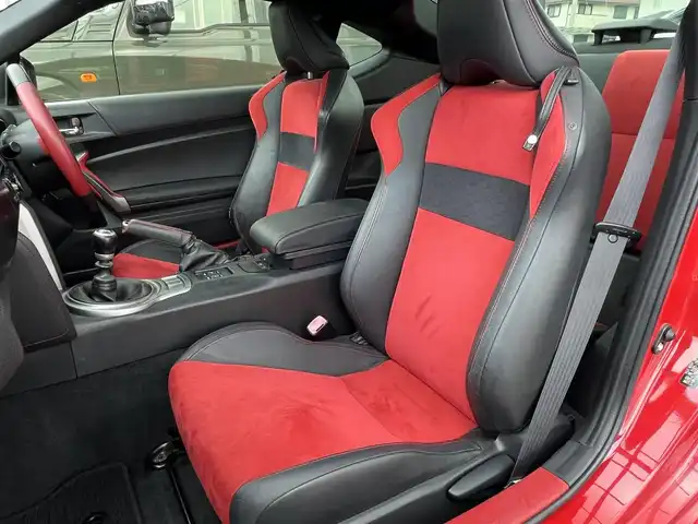 トヨタ ８６ GT リミテッド 三重県 2012(平24)年 13.9万km ライトニングレッド 6速MT/車高調（BLITZ）/フロントエアロ（トラスト）/リアエアロ/リアスポイラー/社外ホイール(RAYS　グラムライツ57CR）/社外オーディオ（Bluetooth/AM/FM/USB）/ドライブレコーダー（前）/ETC/社外エアクリーナー/ハーフレザー/シートヒーター（運転席/助手席）/オートライト/無塗装ディフューザー付同色リアバンパー/マフラーカッター/リアスポイラー/リアフォグランプ/フロアアンダーカバー/革/アルカンターラコンビシート/ウォークイン機構（助手席）/スペアキー