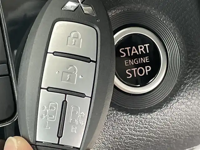 三菱 デリカミニ T プレミアム 千葉県 2025(令7)年 0.1千km アメジストブラック 登録済未使用車/・登録時走行距離11km/マイパイロット/・衝突軽減ブレーキ/レーンキープアシスト/・レーダークルーズコントロール/オートハイビーム/・クリアランスソナー/ブラインドスポットモニター/・先行車発進お知らせ/踏み間違い防止/純正9インチディスプレイオーディオ(DA22JM)/・BT/USB/カープレイ/アラウンドビューモニター/ステアリングスイッチ/パドルシフト/ハーフレザーシート/シートヒーター(D/N席)/アイドリングストップ/両側パワースライドドア/ハンズフリースライドドア/電動パーキングブレーキ/ブレーキホールド/LEDヘッドライト/オートライト/フォグライト/電動格納ミラー/純正15インチAW