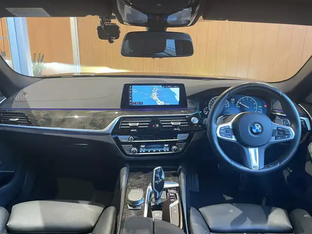 ＢＭＷ ５３０ｉ ツーリング Mスポーツ 宮城県 2018(平30)年 5.2万km サファイアブラックP セレクトパッケージ/ハイラインパッケージ/アクティブクルーズコントロール/インテリジェントセーフティ/レーンチェンジアシスト/レーンキープアシスト/パノラマガラスルーフ/harman/kardonサウンドシステム/ヘッドアップディスプレイ/iDriveナビゲーションシステム/フルセグTV/全方位カメラカメラ/ブラックレザーシート/全席シートヒーター/メモリ機能付きパワーシート/LEDヘッドライト/オートマチックハイビーム/コンフォートアクセス/パワーバックドア/純正19インチAW/ミラー一体型ETC車載器/ドライブレコーダー