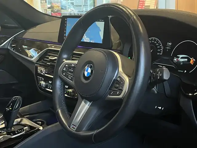 ＢＭＷ ５３０ｉ ツーリング Mスポーツ 宮城県 2018(平30)年 5.2万km サファイアブラックP セレクトパッケージ/ハイラインパッケージ/アクティブクルーズコントロール/インテリジェントセーフティ/レーンチェンジアシスト/レーンキープアシスト/パノラマガラスルーフ/harman/kardonサウンドシステム/ヘッドアップディスプレイ/iDriveナビゲーションシステム/フルセグTV/全方位カメラカメラ/ブラックレザーシート/全席シートヒーター/メモリ機能付きパワーシート/LEDヘッドライト/オートマチックハイビーム/コンフォートアクセス/パワーバックドア/純正19インチAW/ミラー一体型ETC車載器/ドライブレコーダー