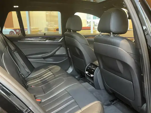 ＢＭＷ ５３０ｉ ツーリング Mスポーツ 宮城県 2018(平30)年 5.2万km サファイアブラックP セレクトパッケージ/ハイラインパッケージ/アクティブクルーズコントロール/インテリジェントセーフティ/レーンチェンジアシスト/レーンキープアシスト/パノラマガラスルーフ/harman/kardonサウンドシステム/ヘッドアップディスプレイ/iDriveナビゲーションシステム/フルセグTV/全方位カメラカメラ/ブラックレザーシート/全席シートヒーター/メモリ機能付きパワーシート/LEDヘッドライト/オートマチックハイビーム/コンフォートアクセス/パワーバックドア/純正19インチAW/ミラー一体型ETC車載器/ドライブレコーダー