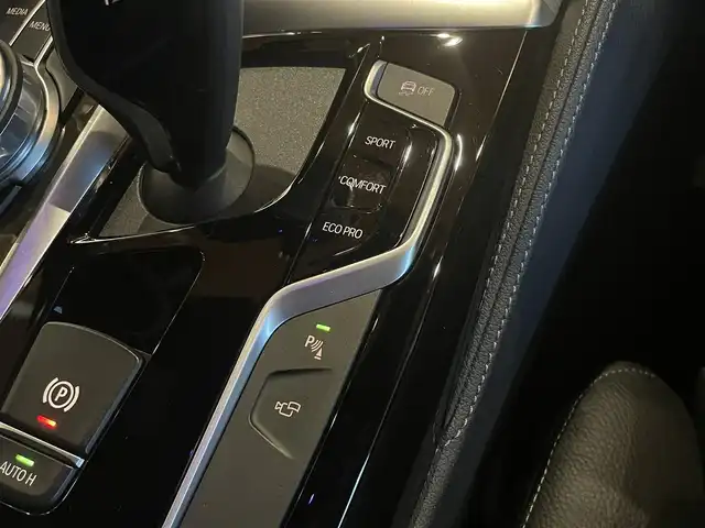 ＢＭＷ ５３０ｉ ツーリング Mスポーツ 宮城県 2018(平30)年 5.2万km サファイアブラックP セレクトパッケージ/ハイラインパッケージ/アクティブクルーズコントロール/インテリジェントセーフティ/レーンチェンジアシスト/レーンキープアシスト/パノラマガラスルーフ/harman/kardonサウンドシステム/ヘッドアップディスプレイ/iDriveナビゲーションシステム/フルセグTV/全方位カメラカメラ/ブラックレザーシート/全席シートヒーター/メモリ機能付きパワーシート/LEDヘッドライト/オートマチックハイビーム/コンフォートアクセス/パワーバックドア/純正19インチAW/ミラー一体型ETC車載器/ドライブレコーダー