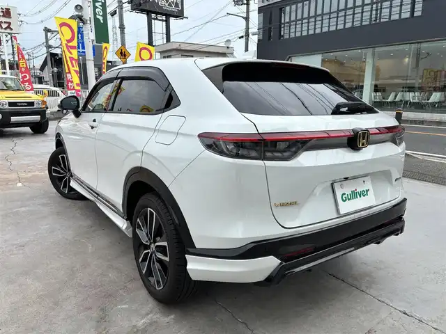 ホンダ ヴェゼル ハイブリッド e:HEV Z 京都府 2023(令5)年 1万km プラチナホワイトパール ワンオーナー/禁煙車/9966キロ/純正ナビ(MuSic rock)有りCD/DVD再生可能/Bluetooth/純正ドライブレコーダー前後/バックカメラ/レーダークルーズ/無限エアロ/USB/シートヒーター/シートカバー/ETC/フルセグTV/スマートキー2個/ブラインドスポット/ステアリングヒーター/保証書/説明書