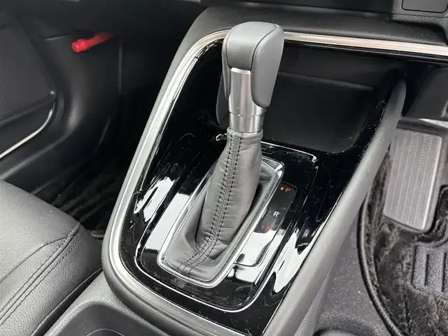 ホンダ ヴェゼル ハイブリッド e:HEV Z 京都府 2023(令5)年 1万km プラチナホワイトパール ワンオーナー/禁煙車/9966キロ/純正ナビ(MuSic rock)有りCD/DVD再生可能/Bluetooth/純正ドライブレコーダー前後/バックカメラ/レーダークルーズ/無限エアロ/USB/シートヒーター/シートカバー/ETC/フルセグTV/スマートキー2個/ブラインドスポット/ステアリングヒーター/保証書/説明書