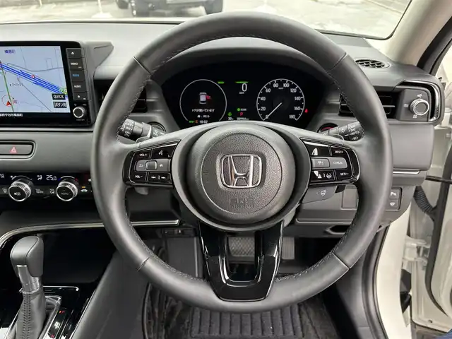 ホンダ ヴェゼル ハイブリッド e:HEV Z 京都府 2023(令5)年 1万km プラチナホワイトパール ワンオーナー/禁煙車/9966キロ/純正ナビ(MuSic rock)有りCD/DVD再生可能/Bluetooth/純正ドライブレコーダー前後/バックカメラ/レーダークルーズ/無限エアロ/USB/シートヒーター/シートカバー/ETC/フルセグTV/スマートキー2個/ブラインドスポット/ステアリングヒーター/保証書/説明書