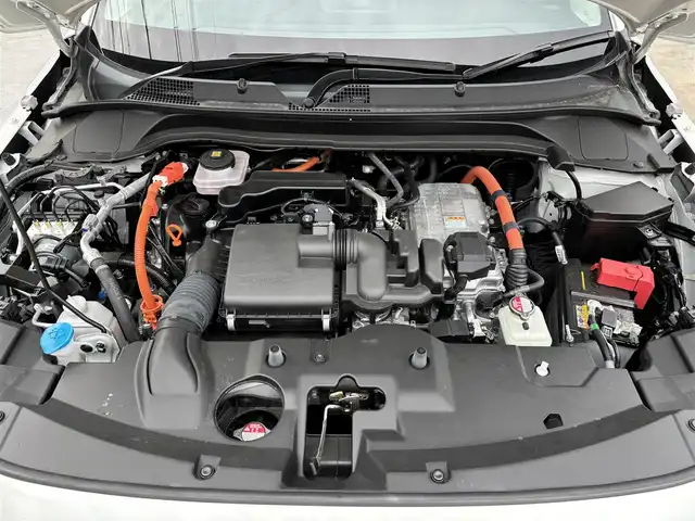 ホンダ ヴェゼル ハイブリッド e:HEV Z 京都府 2023(令5)年 1万km プラチナホワイトパール ワンオーナー/禁煙車/9966キロ/純正ナビ(MuSic rock)有りCD/DVD再生可能/Bluetooth/純正ドライブレコーダー前後/バックカメラ/レーダークルーズ/無限エアロ/USB/シートヒーター/シートカバー/ETC/フルセグTV/スマートキー2個/ブラインドスポット/ステアリングヒーター/保証書/説明書