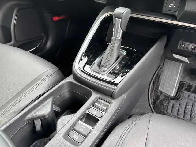 ホンダ ヴェゼル ハイブリッド e:HEV Z 京都府 2023(令5)年 1万km プラチナホワイトパール ワンオーナー/禁煙車/9966キロ/純正ナビ(MuSic rock)有りCD/DVD再生可能/Bluetooth/純正ドライブレコーダー前後/バックカメラ/レーダークルーズ/無限エアロ/USB/シートヒーター/シートカバー/ETC/フルセグTV/スマートキー2個/ブラインドスポット/ステアリングヒーター/保証書/説明書