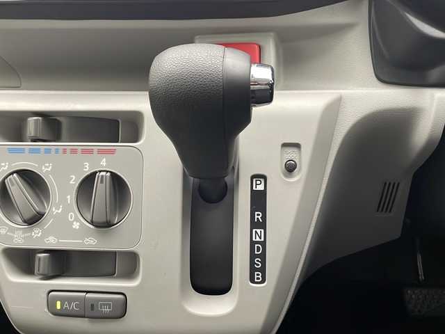 ダイハツ ミラ イース X SAⅢ 宮崎県 2019(平31)年 3万km ホワイト 禁煙車/衝突被害軽減ブレーキ/社外ナビ/（カロッツェリア/AVIC-RZ002/CD/Bluetooth/FMAM）/社外ETC/社外フロアマット/純正LEDヘッドライト/クリアランスソナー/アイドリングストップ/ドアバイザー/電動格納ミラー/WSRSエアバック/ABS/リモコンキー/新車時保証書/取扱い説明書