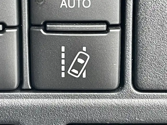 トヨタ ヴォクシー ZS 煌 東京都 2018(平30)年 2.7万km ホワイトパールクリスタルシャイン 純正ナビ【NSZN-Z68T】/　（フルセグ/CD/DVD/Bluetooth）/純正フリップダウンモニター【V12T-R68C】/バックカメラ/クルーズコントロール/横滑り防止装置/レーンキープアシスト/プリクラッシュセーフティ/ETC/両側パワースライドドア/前方ドライブレコーダー/純正ドアバイザー/フォグライト/スマートキー/純正16インチアルミホイール