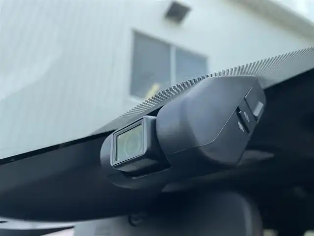 トヨタ ヴォクシー ZS 煌 東京都 2018(平30)年 2.7万km ホワイトパールクリスタルシャイン 純正ナビ【NSZN-Z68T】/　（フルセグ/CD/DVD/Bluetooth）/純正フリップダウンモニター【V12T-R68C】/バックカメラ/クルーズコントロール/横滑り防止装置/レーンキープアシスト/プリクラッシュセーフティ/ETC/両側パワースライドドア/前方ドライブレコーダー/純正ドアバイザー/フォグライト/スマートキー/純正16インチアルミホイール