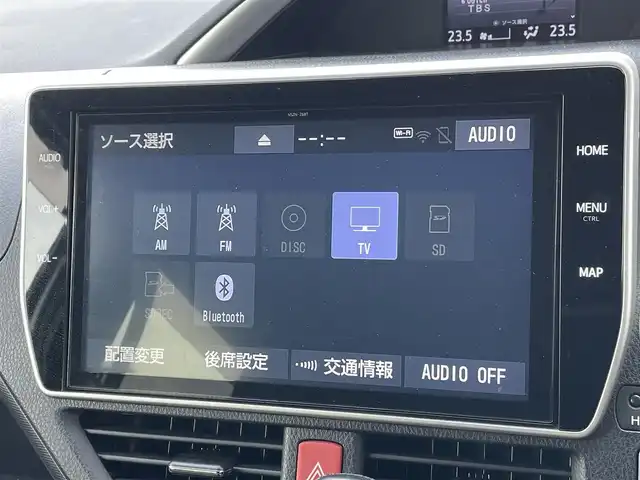 トヨタ ヴォクシー ZS 煌 東京都 2018(平30)年 2.7万km ホワイトパールクリスタルシャイン 純正ナビ【NSZN-Z68T】/　（フルセグ/CD/DVD/Bluetooth）/純正フリップダウンモニター【V12T-R68C】/バックカメラ/クルーズコントロール/横滑り防止装置/レーンキープアシスト/プリクラッシュセーフティ/ETC/両側パワースライドドア/前方ドライブレコーダー/純正ドアバイザー/フォグライト/スマートキー/純正16インチアルミホイール