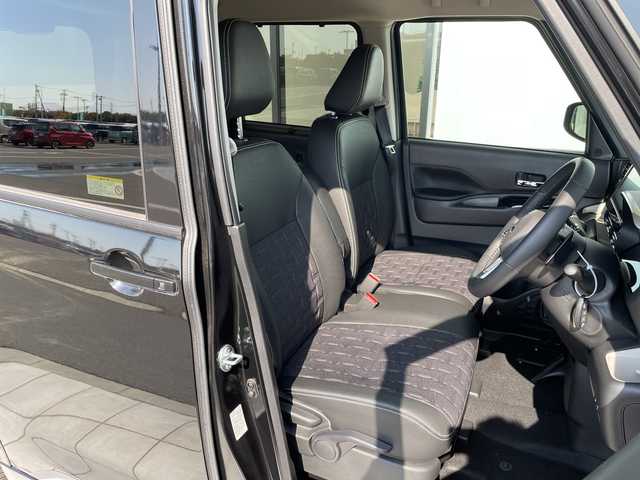 三菱 デリカミニ T プレミアム 愛知県 2025(令7)年 0.1千km アメジストブラック 届出済未使用車/純正9型ディスプレイオーディオナビ　機能なし/マイパイロット/両側パワースライドドア/ハンズフリースライドドア/レーダークルーズコントロール/シートヒーター/コーナーセンサー/純正アルミホイール/ルーフレール/４ＷＤ/LEDヘッドライト/パドルシフト/サイドデカール/ステアリングヒーター/ダウンヒルアシストコントロール/オートマチックハイビーム/衝突軽減システム/Bluetooth/ステアリングスイッチ/スマートキー/プッシュスタート