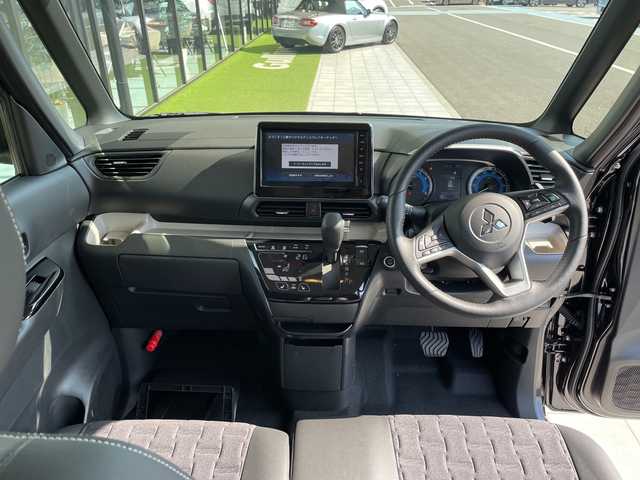 三菱 デリカミニ T プレミアム 愛知県 2025(令7)年 0.1千km アメジストブラック 届出済未使用車/純正9型ディスプレイオーディオナビ　機能なし/マイパイロット/両側パワースライドドア/ハンズフリースライドドア/レーダークルーズコントロール/シートヒーター/コーナーセンサー/純正アルミホイール/ルーフレール/４ＷＤ/LEDヘッドライト/パドルシフト/サイドデカール/ステアリングヒーター/ダウンヒルアシストコントロール/オートマチックハイビーム/衝突軽減システム/Bluetooth/ステアリングスイッチ/スマートキー/プッシュスタート