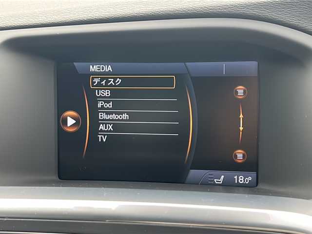 ボルボ Ｖ６０ T4 愛知県 2014(平26)年 9.4万km ブライトシルバーM /禁煙車/ワンオーナー//純正ナビ・フルセグTV//ETC/バックカメラ//黒革シート//シティセーフティ//ACC/BLIS//LDW/RSI//パークアシスト//前席シートヒーター//運転席パワーシート//パドルシフト//ハンドルヒーター//ルーフレール//純正１７インチアルミ//電動格納ミラーウインカー//ステアスイッチ//ドアバイザー/フロアマット//新車保証書/取扱説明書//スペアキー×１