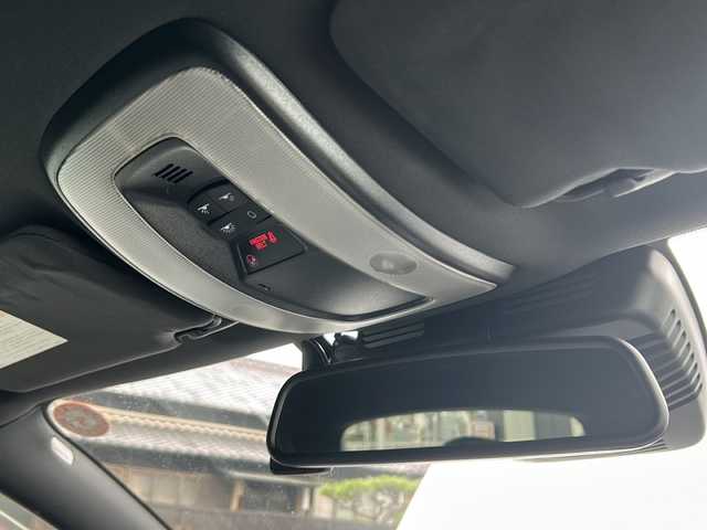 ボルボ Ｖ６０ T4 愛知県 2014(平26)年 9.4万km ブライトシルバーM /禁煙車/ワンオーナー//純正ナビ・フルセグTV//ETC/バックカメラ//黒革シート//シティセーフティ//ACC/BLIS//LDW/RSI//パークアシスト//前席シートヒーター//運転席パワーシート//パドルシフト//ハンドルヒーター//ルーフレール//純正１７インチアルミ//電動格納ミラーウインカー//ステアスイッチ//ドアバイザー/フロアマット//新車保証書/取扱説明書//スペアキー×１