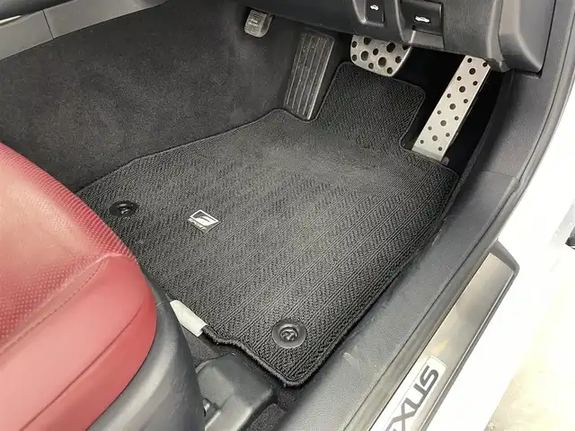 レクサス ＩＳ 300h Fスポーツ 群馬県 2018(平30)年 7.7万km ホワイトノーヴァガラスフレーク ブラインドスポットモニター/リアクロストラフィックアラート/3眼LEDヘッドライト/F SPORT”専用本革スポーツシート/・運転席ポジションメモリー/・運転席/助手席ベンチレーション機能付/・電動チルト＆テレスコピックステアリングコラム/・後席SRSサイドエアバッグ/・オート電動格納式ドアミラー/・パワーイージーアクセスシステム/－－－－－－－－－/純正10.3インチSDナビ/（フルセグTV/BT/CD/DVD/SD/AUX/AM/FM）/－－－－－－－－－/ＢＳＭ　リアクロストラフィックアラート　３眼ＬＥＤヘッドライト　Ｆスポーツ専用本革シート　純正１０．３インチナビ　全周囲カメラ　前後ドライブレコーダー　レクサスセーフティシステム＋　スマートキー　禁煙