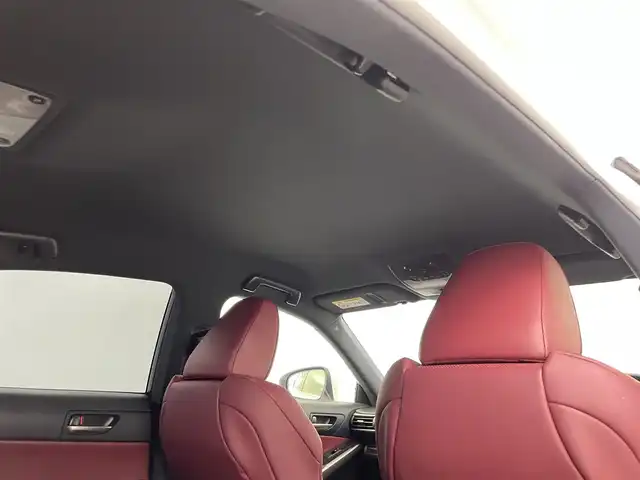 レクサス ＩＳ 300h Fスポーツ 群馬県 2018(平30)年 7.7万km ホワイトノーヴァガラスフレーク ブラインドスポットモニター/リアクロストラフィックアラート/3眼LEDヘッドライト/F SPORT”専用本革スポーツシート/・運転席ポジションメモリー/・運転席/助手席ベンチレーション機能付/・電動チルト＆テレスコピックステアリングコラム/・後席SRSサイドエアバッグ/・オート電動格納式ドアミラー/・パワーイージーアクセスシステム/－－－－－－－－－/純正10.3インチSDナビ/（フルセグTV/BT/CD/DVD/SD/AUX/AM/FM）/－－－－－－－－－/ＢＳＭ　リアクロストラフィックアラート　３眼ＬＥＤヘッドライト　Ｆスポーツ専用本革シート　純正１０．３インチナビ　全周囲カメラ　前後ドライブレコーダー　レクサスセーフティシステム＋　スマートキー　禁煙