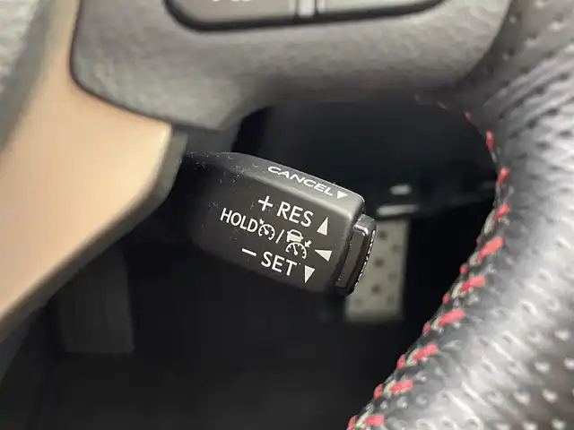 レクサス ＩＳ 300h Fスポーツ 群馬県 2018(平30)年 7.7万km ホワイトノーヴァガラスフレーク ブラインドスポットモニター/リアクロストラフィックアラート/3眼LEDヘッドライト/F SPORT”専用本革スポーツシート/・運転席ポジションメモリー/・運転席/助手席ベンチレーション機能付/・電動チルト＆テレスコピックステアリングコラム/・後席SRSサイドエアバッグ/・オート電動格納式ドアミラー/・パワーイージーアクセスシステム/－－－－－－－－－/純正10.3インチSDナビ/（フルセグTV/BT/CD/DVD/SD/AUX/AM/FM）/－－－－－－－－－/ＢＳＭ　リアクロストラフィックアラート　３眼ＬＥＤヘッドライト　Ｆスポーツ専用本革シート　純正１０．３インチナビ　全周囲カメラ　前後ドライブレコーダー　レクサスセーフティシステム＋　スマートキー　禁煙