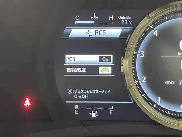 レクサス ＩＳ 300h Fスポーツ 群馬県 2018(平30)年 7.7万km ホワイトノーヴァガラスフレーク ブラインドスポットモニター/リアクロストラフィックアラート/3眼LEDヘッドライト/F SPORT”専用本革スポーツシート/・運転席ポジションメモリー/・運転席/助手席ベンチレーション機能付/・電動チルト＆テレスコピックステアリングコラム/・後席SRSサイドエアバッグ/・オート電動格納式ドアミラー/・パワーイージーアクセスシステム/－－－－－－－－－/純正10.3インチSDナビ/（フルセグTV/BT/CD/DVD/SD/AUX/AM/FM）/－－－－－－－－－/ＢＳＭ　リアクロストラフィックアラート　３眼ＬＥＤヘッドライト　Ｆスポーツ専用本革シート　純正１０．３インチナビ　全周囲カメラ　前後ドライブレコーダー　レクサスセーフティシステム＋　スマートキー　禁煙