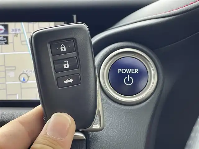 レクサス ＩＳ 300h Fスポーツ 群馬県 2018(平30)年 7.7万km ホワイトノーヴァガラスフレーク ブラインドスポットモニター/リアクロストラフィックアラート/3眼LEDヘッドライト/F SPORT”専用本革スポーツシート/・運転席ポジションメモリー/・運転席/助手席ベンチレーション機能付/・電動チルト＆テレスコピックステアリングコラム/・後席SRSサイドエアバッグ/・オート電動格納式ドアミラー/・パワーイージーアクセスシステム/－－－－－－－－－/純正10.3インチSDナビ/（フルセグTV/BT/CD/DVD/SD/AUX/AM/FM）/－－－－－－－－－/ＢＳＭ　リアクロストラフィックアラート　３眼ＬＥＤヘッドライト　Ｆスポーツ専用本革シート　純正１０．３インチナビ　全周囲カメラ　前後ドライブレコーダー　レクサスセーフティシステム＋　スマートキー　禁煙